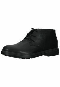 Bottes de cheville en cuir noir avec un bout arrondi, un laçage à l'avant et une surface texturée. Présentent une semelle en caoutchouc noir et un minimalisme dans les détails.