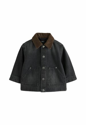 Schwarze Jeansjacke mit großen Fronttaschen, silbernen Druckknöpfen und braunem Cordkragen, auf weißem Hintergrund präsentiert.