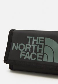The North Face BASE CAMP - Piniginė - black