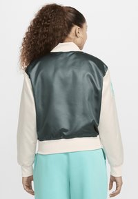 Nike Sportswear VARSITY STAR - Chaquetas bomber - vintage green light bone