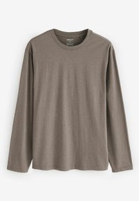 Dugi rukav T-shirt u umjerenoj taupe boji, napravljen od mekog pamuka, s klasičnim okruglim izrezom i opuštenim krojem bez vidljivih uzoraka.