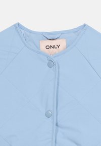 ONLY MINI KMGROSALINA QUILTED JACKET - Ελαφρύ μπουφάν - soft chambray
