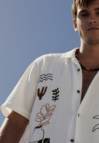 Next SHORT SLEEVE REGULAR FIT - Košeľa - white