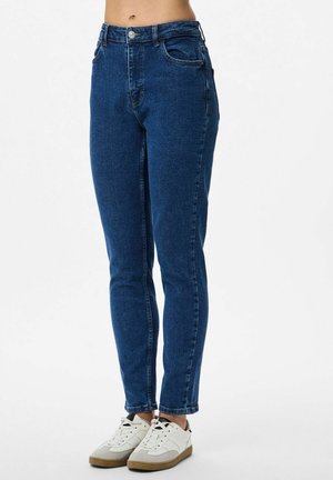 - Jeansy Slim Fit