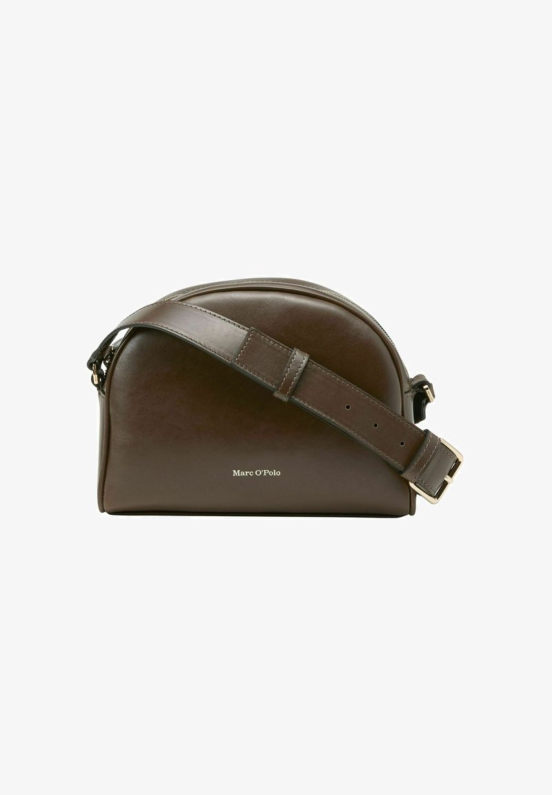 Borsa a tracolla in pelle marrone con forma arrotondata, tracolla regolabile e fibbia metallic. Presenta un marchio discreto sul fronte.