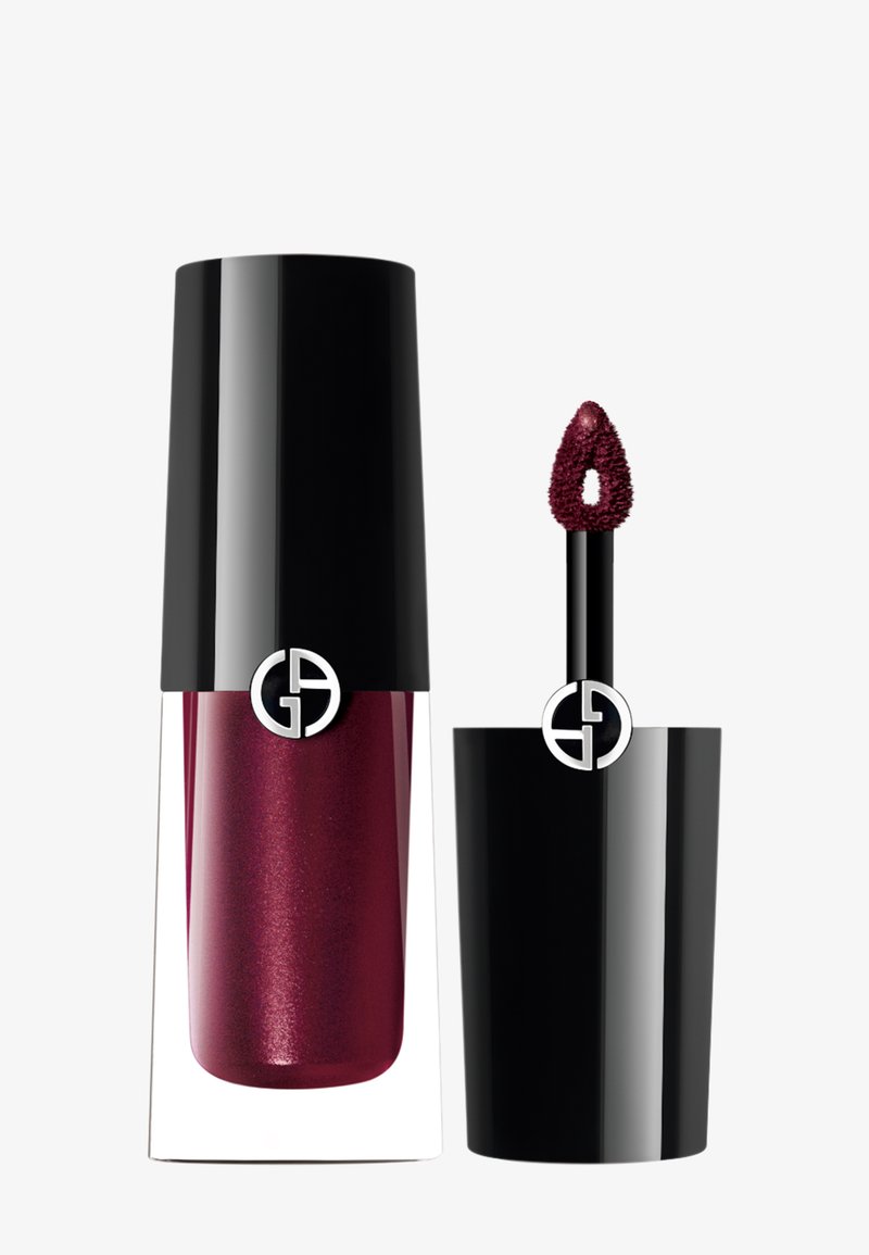 Bordeaux vloeibare lippenstift in een doorzichtig glazen buis, met een zwarte draaideksel en een applicator met een spateltip. Metallic afwerking.