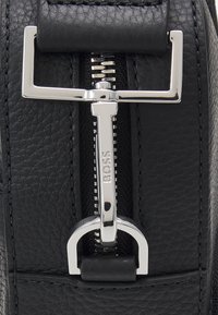 BOSS CROSSTOWN S DOC CASE - Kovčeg - black