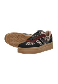 Lederen en textiele sneakers met een zwart, bruin en panterprint ontwerp. Voorzien van een dikke gumzool en donkere veters.