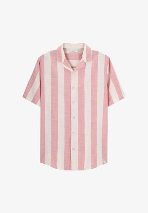 Chemise à manches courtes avec boutons, à rayures rose et crème, fabriquée en tissu léger avec une texture douce et un col de style camp.