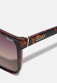 QUAY AUSTRALIA NIGHTFALL UNISEX - Slnečné okuliare - tort/brown