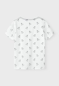 Hvid bomulds t-shirt med korte ærmer og et gentaget mønster af dyreomrids i sort. Rund halsudskæring med kontrasterende syning.
