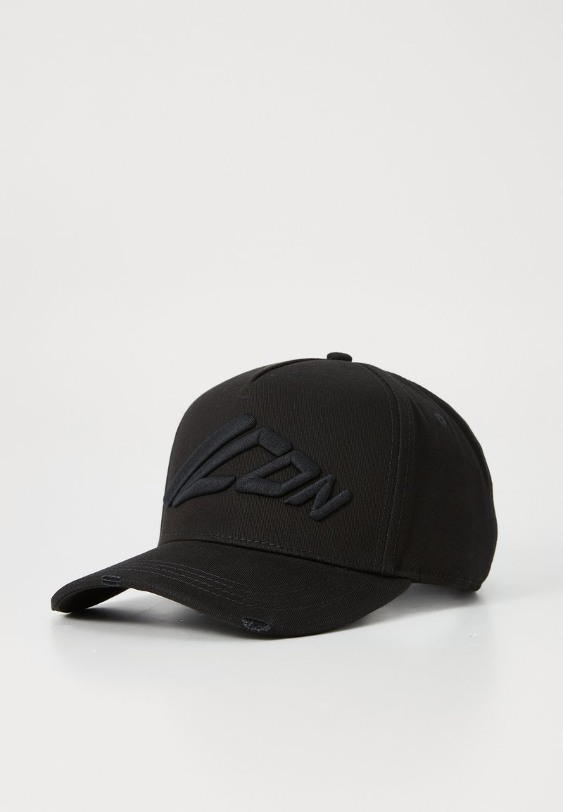 Casquette de baseball noire avec un design structuré, comprenant un logo noir en relief à l'avant, fabriquée à partir d'un tissu lisse et durable.