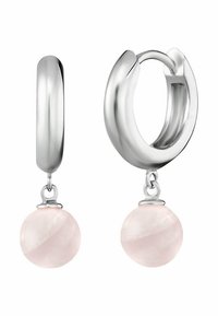 Silverfärgade hoops örhängen med en slät yta, prydda med en rosa marmorpendel hängande från varje, som ger en mjuk, polerad look.