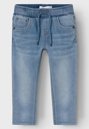 Pantaloni in denim azzurro chiaro con cintura elasticizzata e cordino. Dotati di cinque tasche, sfumature delicate e dettagli cuciti.