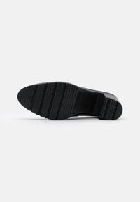 WONDERS Lodičky s platformou - black