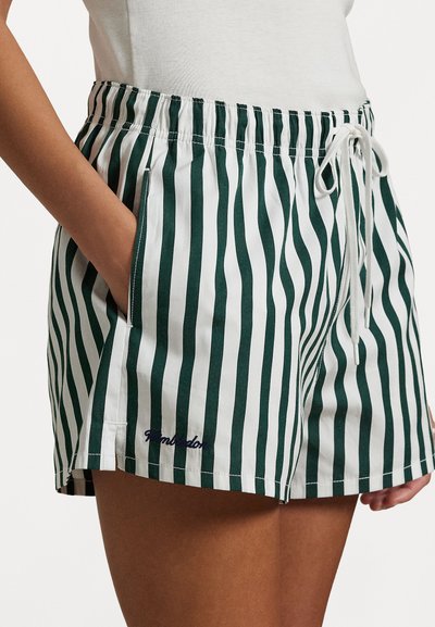 Polo Ralph Lauren WIMBLEDON SHORT FLAT FRONT - Šortky - moss agate/ceramic white
