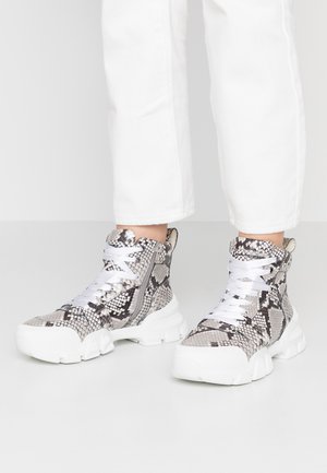 Baskets montantes - grey