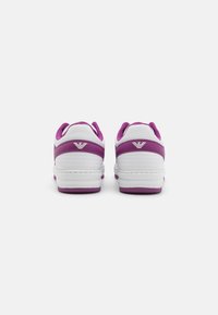 EA7 Emporio Armani SLASHER UNISEX - Sportcipő - hollyhock/white