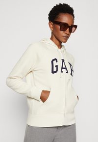 GAP HERITAGE - Mikina s kapucňou - beige