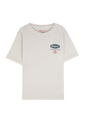 Helle beige Baumwoll-T-Shirt mit Rundhalsausschnitt, kurzen Ärmeln und aufgedrucktem Logo sowie Text in Dunkelblau und Rot auf der Brust.