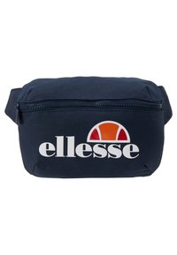 Sac banane bleu marine avec fermeture éclair, logo blanc "ellesse" et emblème en forme de demi-cercle orange-rouge sur le devant.