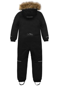 Schwarzer, isolierter Einteiler-Schneeanzug mit einer gefälschten, fellgefütterten Kapuze, elastischen Bündchen und reflektierenden Akzenten; mit einem Logo und einem Berg-Graphic auf der Rückseite.