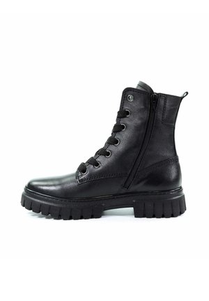 Bottine en cuir noir avec un lacer à l'avant, fermeture éclair sur le côté, semelle épaisse et finition texturée. Comprend des œillets en métal et un talon renforcé.