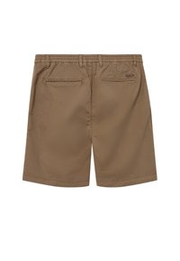 Brune shorts med elastisk talje, der har to baglommer. Materialet ser glat ud med en let tekstur. Enkel design.