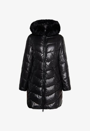 Manteau matelassé noir avec capuche en fausse fourrure, présentant une fermeture éclair, un design en chevrons et des poches latérales. Fini lisse et brillant.