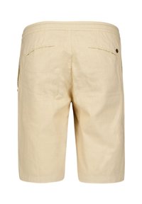 Shorts en lin beige avec une coupe décontractée, taille élastique et deux poches arrière avec des détails de couture subtils.