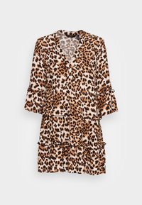 Abito a stampa leopardata con scollo a V, maniche a campana a tre quarti e balze a strati. Realizzato in un tessuto leggero nei colori marrone, beige e nero.