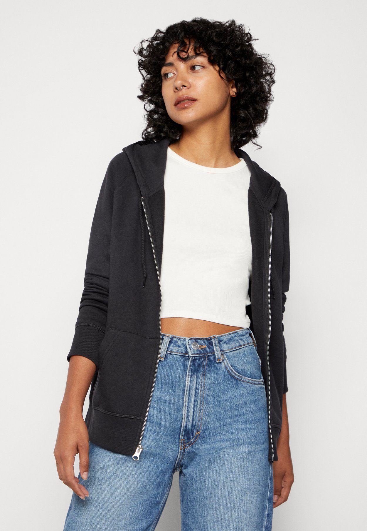 CLASSIC CORE FASHION