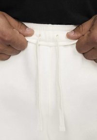 Nike Sportswear CLUB JGGR - Tracksuit bottoms - sail sail white