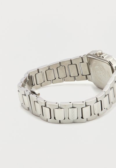 Μπρασελέ ρολογιού από ανοξείδωτο ατσάλι με ορθογώνιους κρίκους, φινιρίσματα γυαλισμένα και σατινέ, με λεπτομερή χαραγμένη πίσω θήκη ορατή.