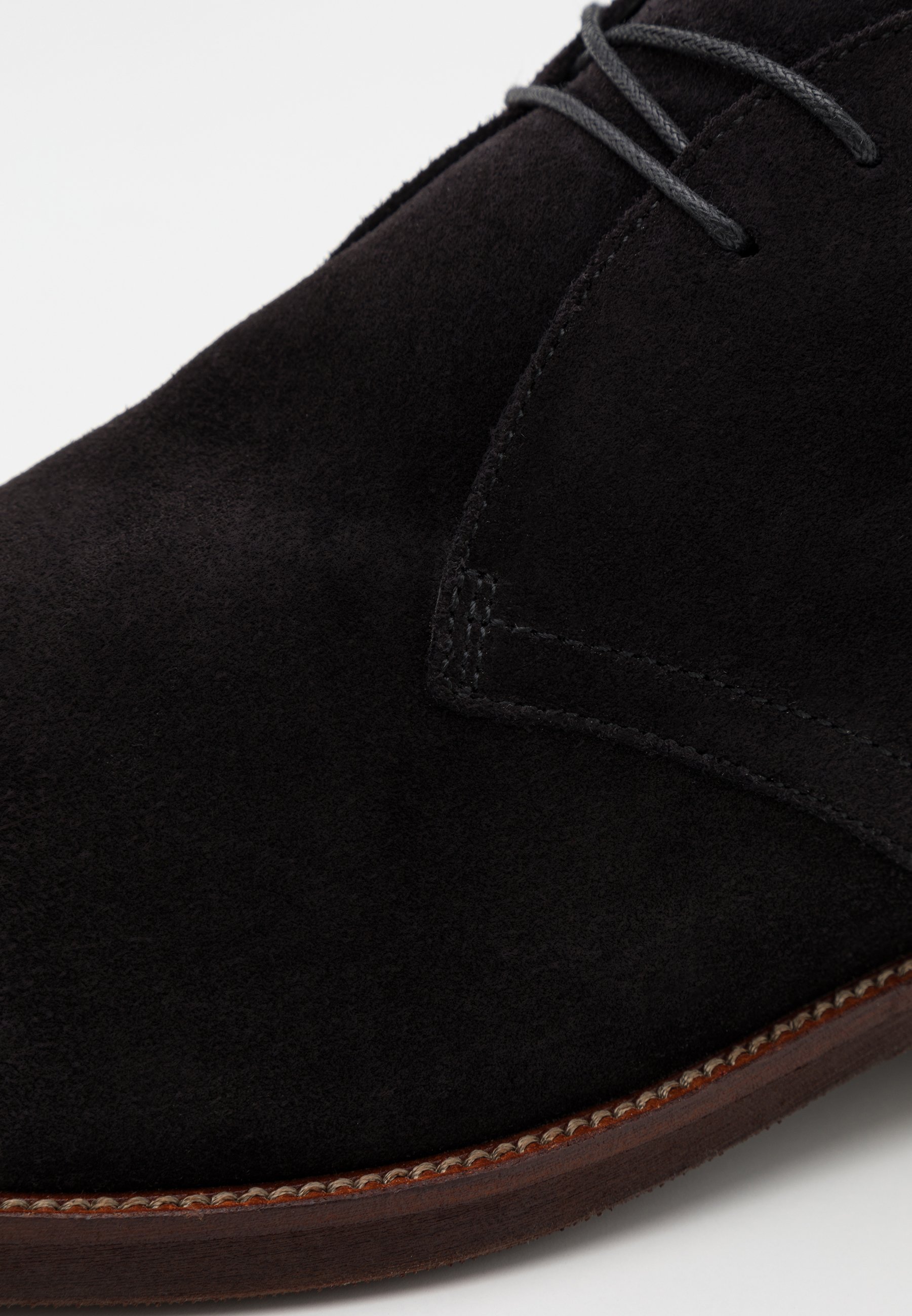 vagabond desert boot