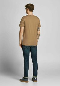 Jack & Jones JJE TEE  O-NECK  - T-shirt - bas - malt ball