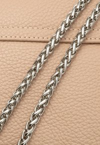 RYŁKO Borsa a tracolla - beige