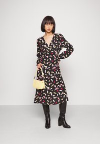 VILA Petite VILEAF  V NECK MIDI DRESS - Vestido de dia - black