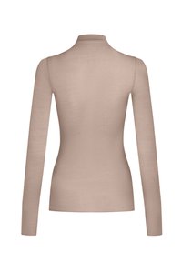 Lange mouwen, aansluitend shirt in lichtbeige, gemaakt van zachte, rekbare stof met een hoge halslijn en naadloos ontwerp, gladde textuur.