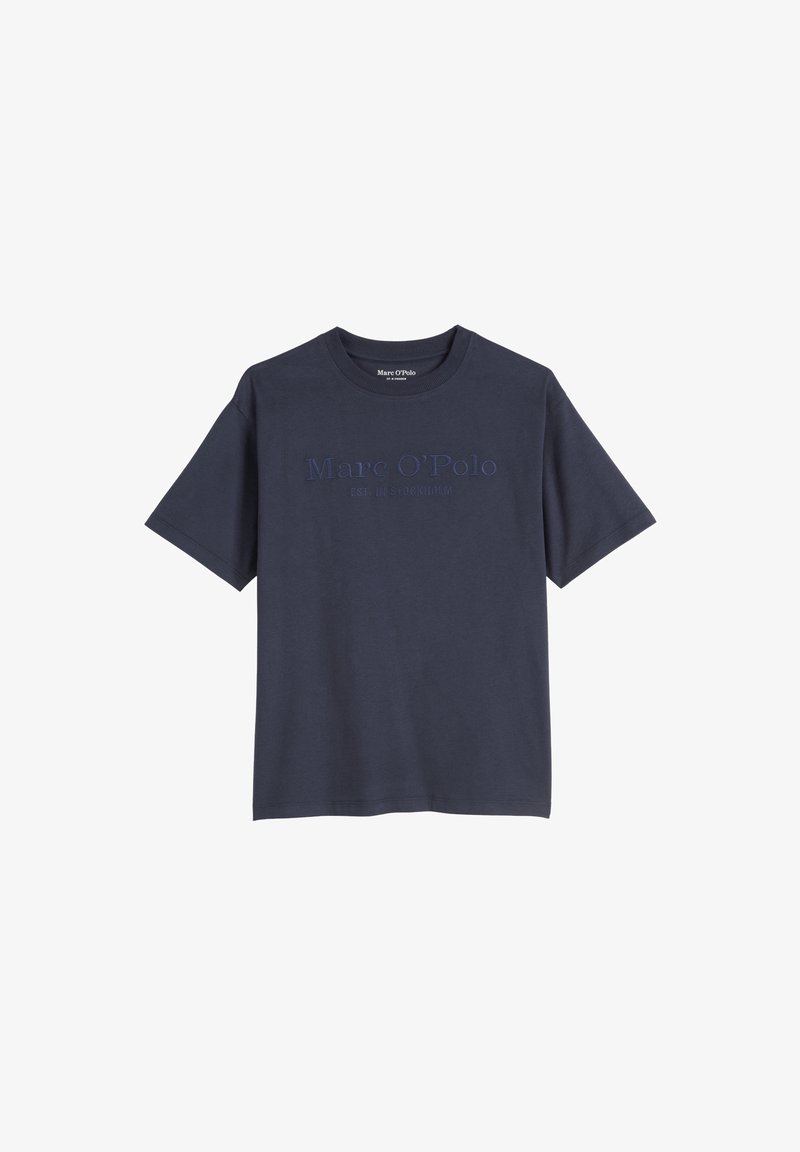 Navyblauwe katoenen t-shirt met een ronde halslijn, korte mouwen en "Marc O'Polo EST. IN STOCKHOLM" geborduurd in een donkerdere tint.