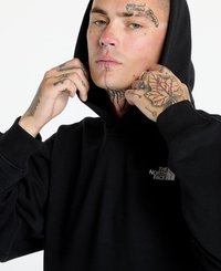 Sudadera negra con bolsillo tipo canguro en la parte frontal, capucha ajustable con cordón, y logo blanco de "The North Face" en el lado izquierdo del pecho.