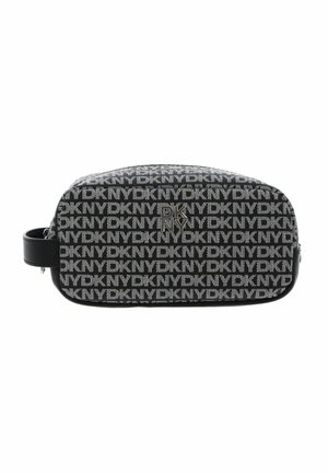 Trousse de toilette rectangulaire noire et grise DKNY avec motif de logo répété et poignée latérale sur fond blanc.