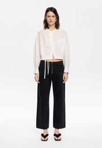 Bimba Y Lola TOBILLERO  - Ravne kavbojke - denim lavado
