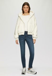 QS SADIE - Jeans Slim Fit - blau