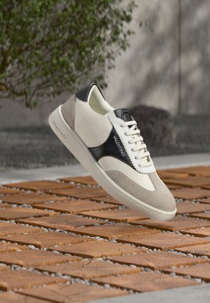 MARGOT - Sporta apavi - white/black