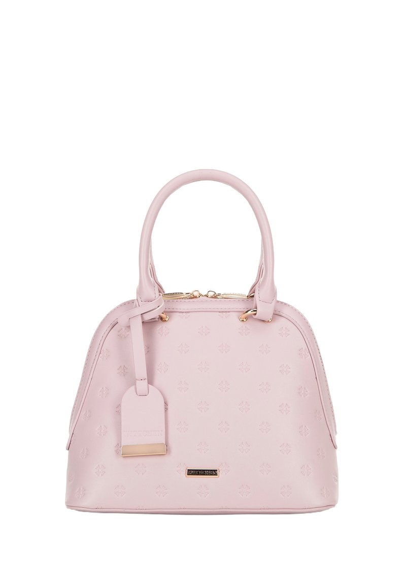 Rosa læderhandtaske med præget mønster, guld hardware, dobbelt hanke, lynlås lukning og matchende bagage-tag. Rundet form, glat tekstur.