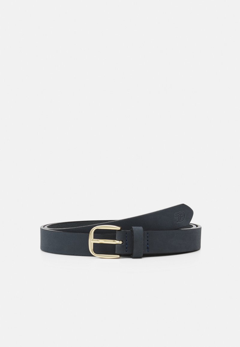 Cinturón de cuero azul marino con hebilla dorada y textura suave, con un diseño elegante y sencillo y detalles de costura mínimos.