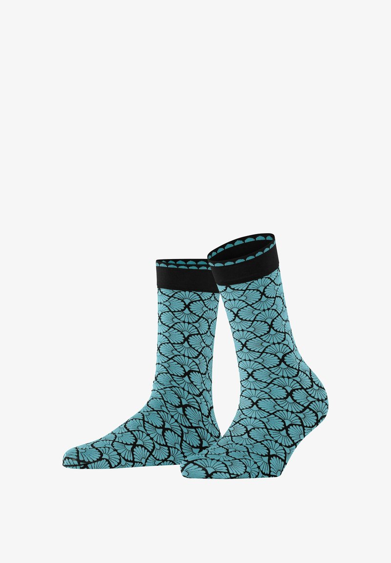 Ein Paar türkisfarbene Socken mit einem schwarzen Blumenmuster, einem schwarzen gerippten Bündchen und einer glatten Textur.