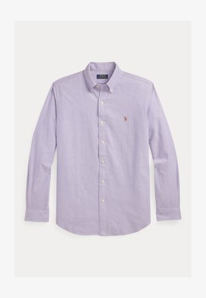 Hele lilla pikkade varrukatega triiksärk, millel on nööbitav krae ja vasakul rinnal väike tikitud hobuse logo.