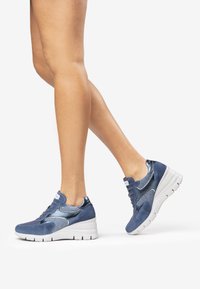 NeroGiardini Sneaker low - acqua